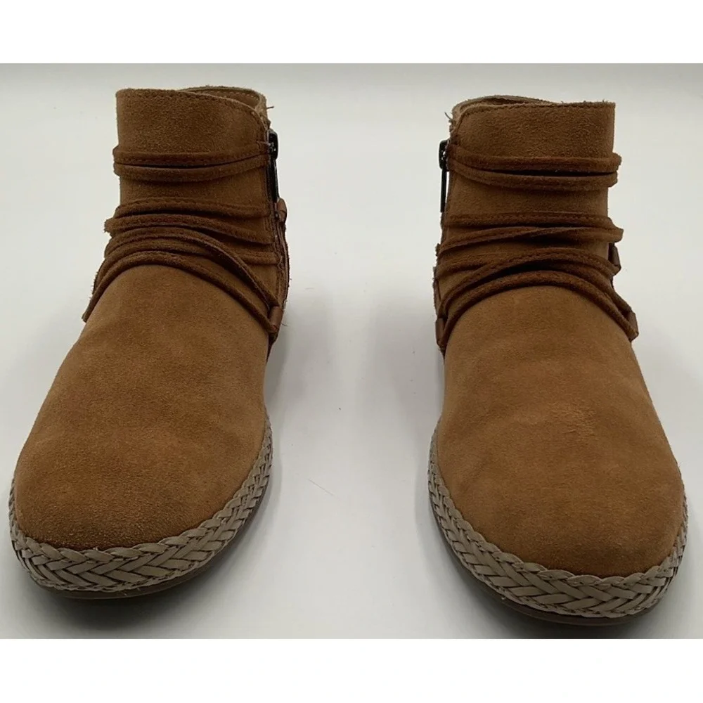 UGG Rianne boots in a chestnut suede Strappy Casual Fall Winter Size 8.5 Women's